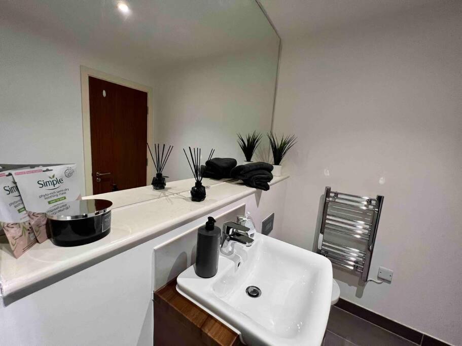 Liverpool Waterfront Apartment ภายนอก รูปภาพ